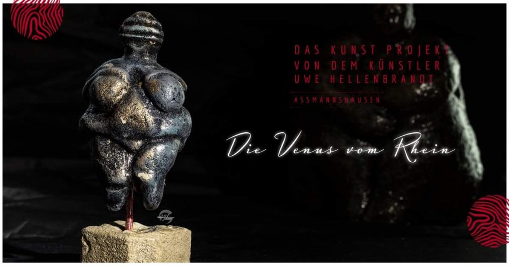 Internationale Kunstwerke und abstrakte Skulpturen wie "Die Venus vom Rhein" im Künstlerhaus in Rüdesheim